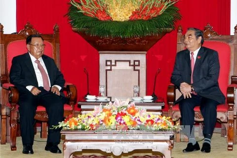 黎鸿英同志会见老挝国家副主席本扬·沃拉吉。（图片来源：越通社）