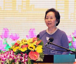 越南国家副主席阮氏缘在大会上发表讲话。（图片来源：越南之声）