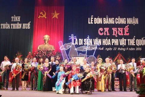 顺化歌（Ca Huế）荣获《国家非物质文化遗产名录》证书的受证仪式。