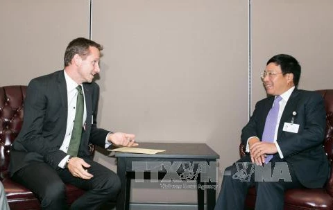 越南政府副总理兼外长范平明与丹麦外交部长克里斯蒂安·詹森。
