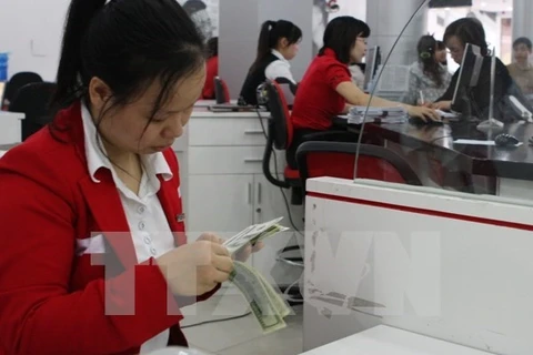 越南国家银行下调单位和个人的美元存款一事受到积极评价。