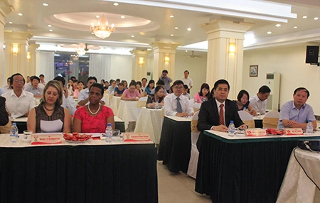 出席越南与南非贸易投资及旅游促进研讨会的与会代表