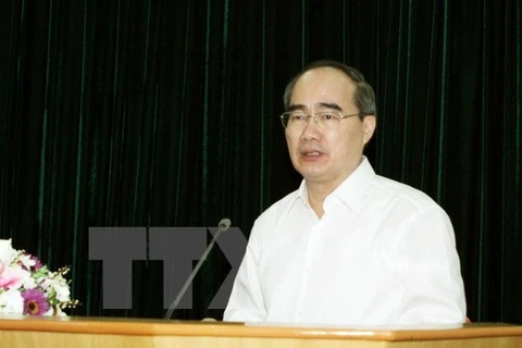 越共中央政治局委员、越南祖国阵线中央委员会主席阮善仁出席大会。