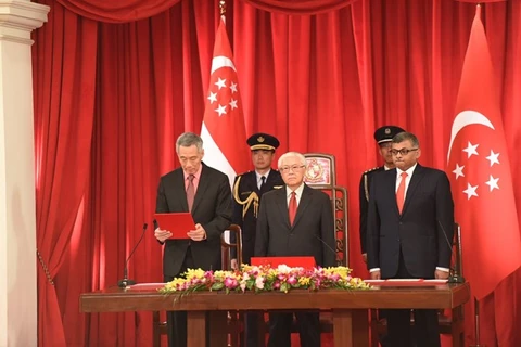 在新加坡总统陈庆炎的见证下，新加坡政府新内阁已宣誓就职（图片来源：channelnewsasia.com）