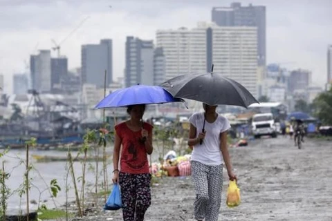 台风“彩虹”对菲律宾人民造成严重影响。（图片来源：越通社）