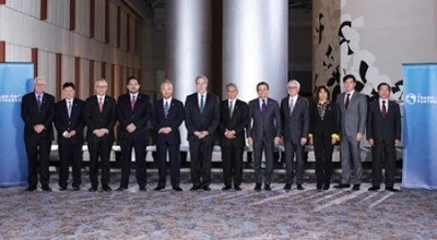 12个国家参加TPP谈判的代表合影。（图片来源：USTR）