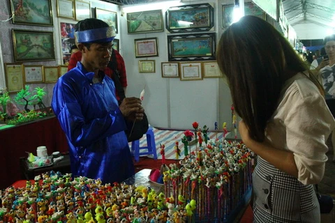2015年河内传统手工艺品文化旅游节的展位