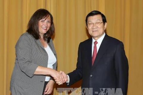 越南国家主席张晋创会见德国黑森州科学艺术部办公室主任卡琳·穆勒。