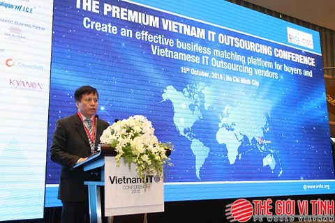 越南信息技术局局长陶廷可发表讲话。