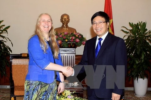 越南政府副总理兼外交部长范平明会见新西兰外交贸易部副部长安德烈·史密斯（图片来源：越通社）