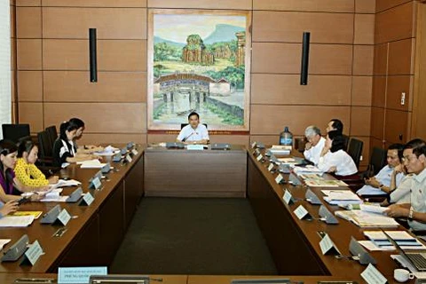 得乐省、南定省、广平省代表展开讨论。