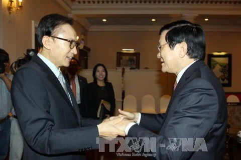 越南国家主席张晋创会见韩国前总统李明博