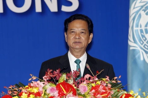 越南政府总理阮晋勇在纪念典礼上发表讲话（图片来源：越通社）