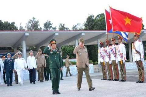 古巴革命武装力量部副部长阿尔瓦罗·洛佩兹·米耶拉会见越南国防部副部长杜伯巳大将