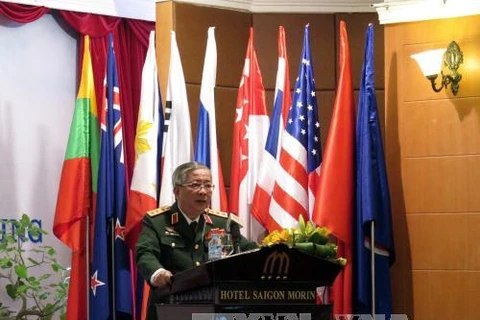 越共中央委员、国防部副部长阮志咏上将在会议上发表讲话。