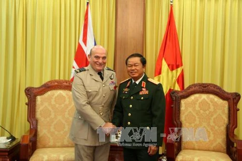 越南人民军队总参谋长杜伯巳大将会见英国副总参谋长。