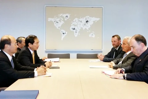 越南外交部副部长裴青山与比利时外交部副大臣阿顿