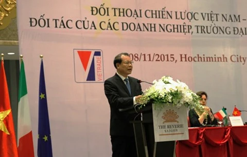 越南政府副总理武文宁在研讨会上发表讲话（图片来源：越通社）