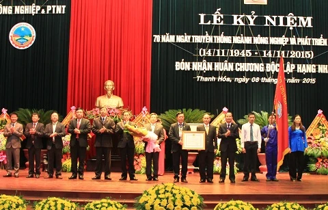 清化省农业与农村发展厅荣获一级独立勋章（图片来源：baothanhhoa.vn）