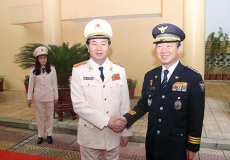 越南公安部部长陈大光大将与韩国国家警察厅厅长姜信明