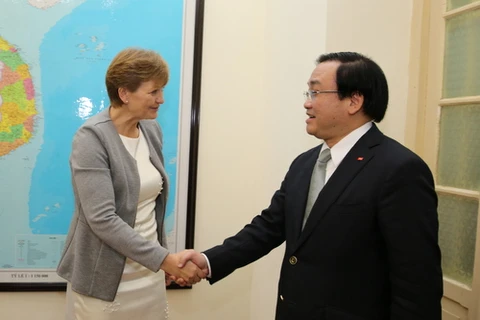 越南政府副总理黄忠海​与丹麦环境和食品大臣伊娃·克耶·汉森 （图片来源：越南政府门户网站）
