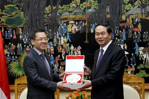 陈大光大将与Leo Yip 常务副部长(右）。