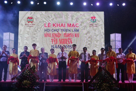 2015年越南西原地区农业与贸易展销会在得农省正式开幕(图片来源：越南得农省）