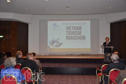 越南旅游总局副总局长何文超在活动上发表讲话（图片来源：越通社）