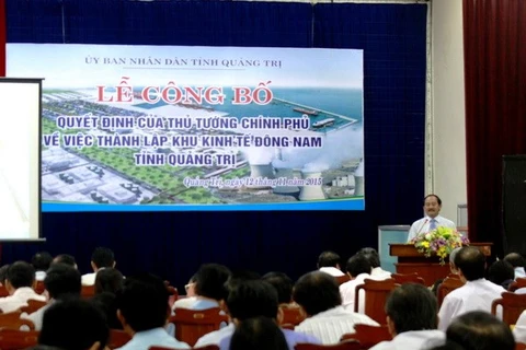 越南政府总理关于广治省东南经济区的决定书公布仪式（图片来源：baochinhphu.vn）