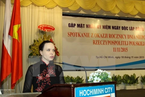 波兰驻越大使在会上发表讲话（图片来源：越通社）