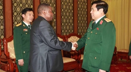 冯光清大将会见南非国防部国务秘书古录杯阿博士​ （图片来源于网络）