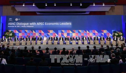 ​APEC领导人与ABAC成员企业的对话会。