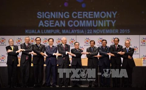 越南政府总理阮晋勇出席《2015年建成东盟共同体吉隆坡宣言》签字仪式（图片来源：越通社）