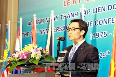 越南政府副总理武德儋在纪念典礼上发表讲话。