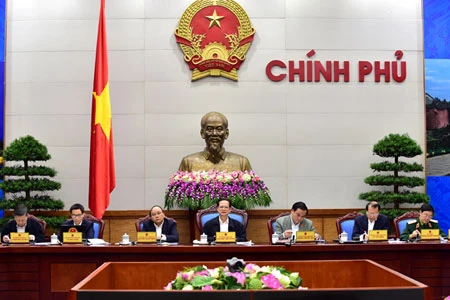 越南政府总理阮晋勇主持召开政府11月份例行会议