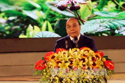 越共中央政治局委员，政府副总理阮春福在表彰会上发表讲话（图片来源：越通社）