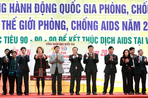 参加响应艾滋病行动月集会的代表（图片来源：越通社）