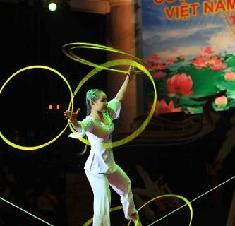 越南杂技演员的表演节目。