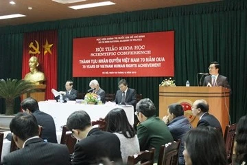 越南外交部副部长何金玉在研讨会上发表讲话