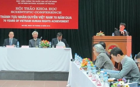 阮青山硕士在“越南70年人权成就”科学研讨会上发表讲话