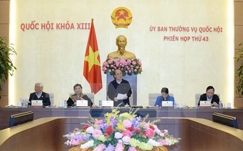 越南国会主席阮生雄主持会议。