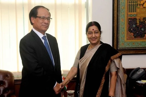 东盟秘书长黎良明会见印度外交部长苏什马·斯瓦拉杰（图片来源：scoopnest.com） 