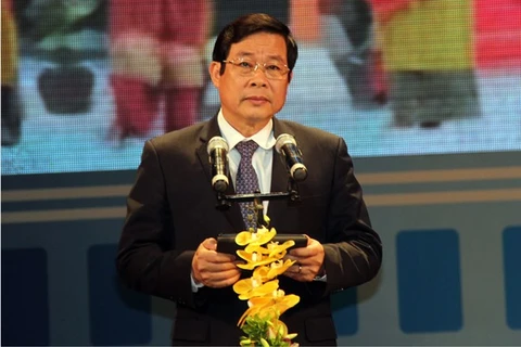 越南信息传媒部部长阮北山在颁奖典礼上​致辞