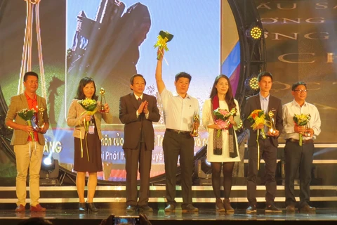 越南第三十五届全国电视节获奖者（图片来源：越通社）