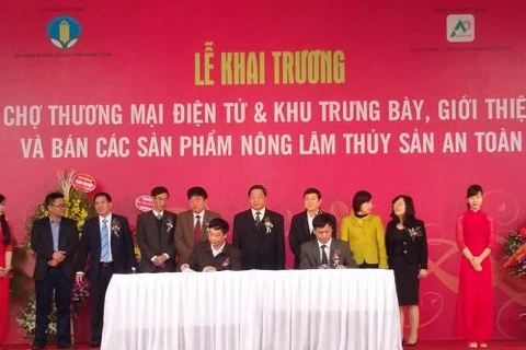 越南农林水产品电子商务展销会正式开展。