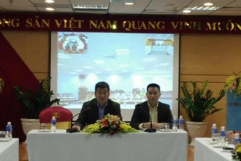 越南纺织服装集团副总经理黄卫勇和 越南纺织服装集团市场处处长陈越