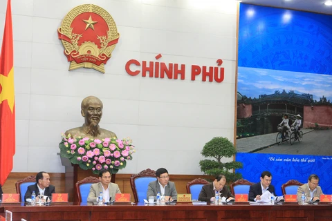 越南政府副总理范平明主持会议（图片来源：越通社）