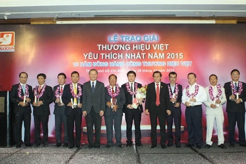 第十届“越南最受欢迎企业奖”颁奖仪式场景（图片来源：越南人民军队报）