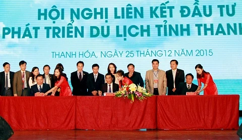 清化、义安、宁平三省领导签署合作协议（图片来源：劳动与社会报