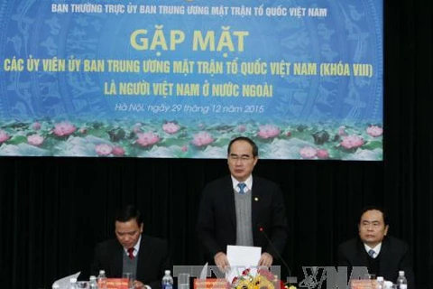 越南祖国阵线中央委员会主席阮善仁在会见时致辞。